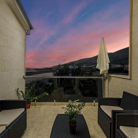 Studio Holiday Adriatic Pag Town Exterior photo