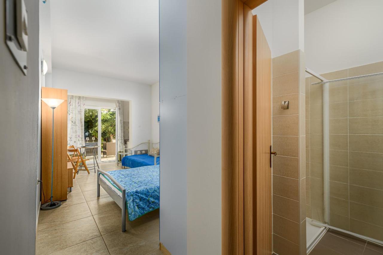 Studio Holiday Adriatic Pag Town Exterior photo