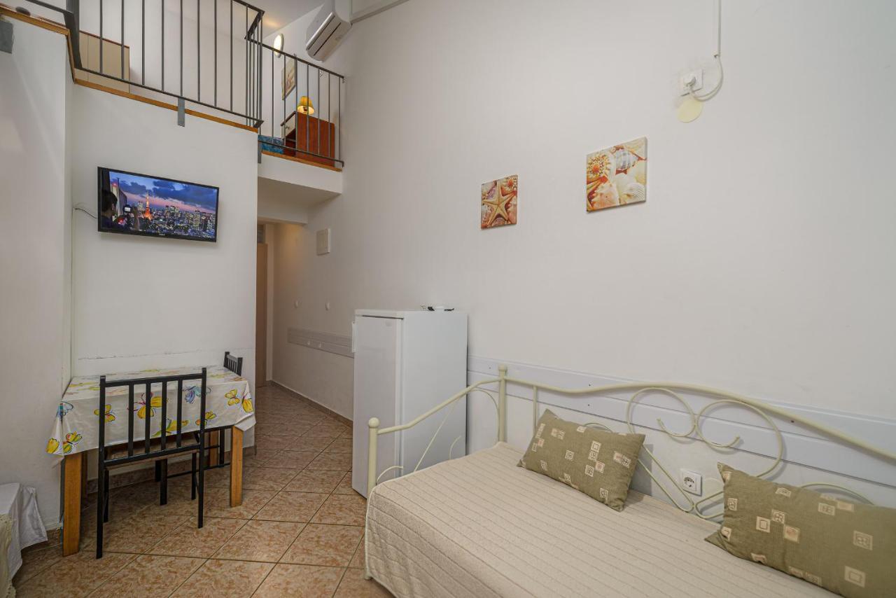 Studio Holiday Adriatic Pag Town Exterior photo