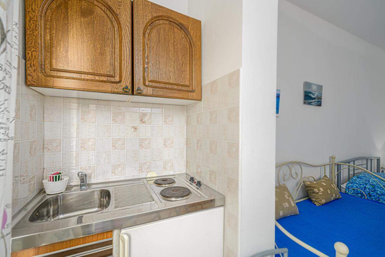 Studio Holiday Adriatic Pag Town Exterior photo