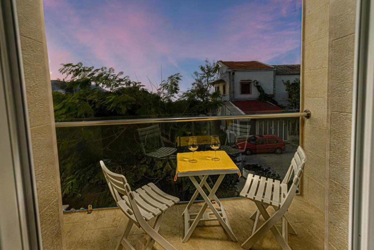 Studio Holiday Adriatic Pag Town Exterior photo