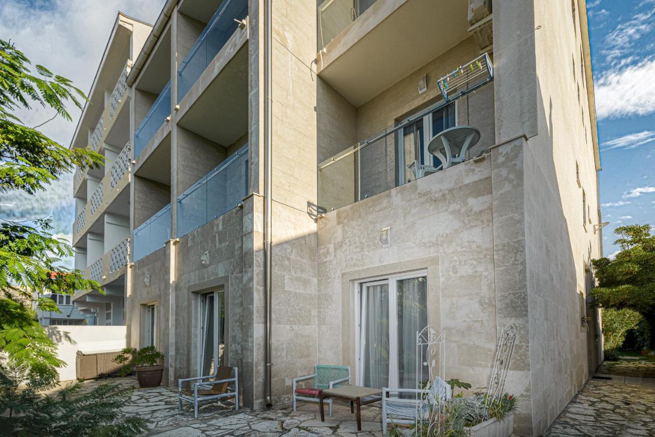 Studio Holiday Adriatic Pag Town Exterior photo